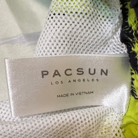 PacSun Men's Yellow-Green Swim Trunks with Palm Print Size Large - Picture 10 of 11